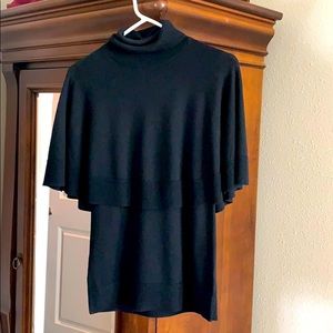 Short sleeve turtleneck with cape